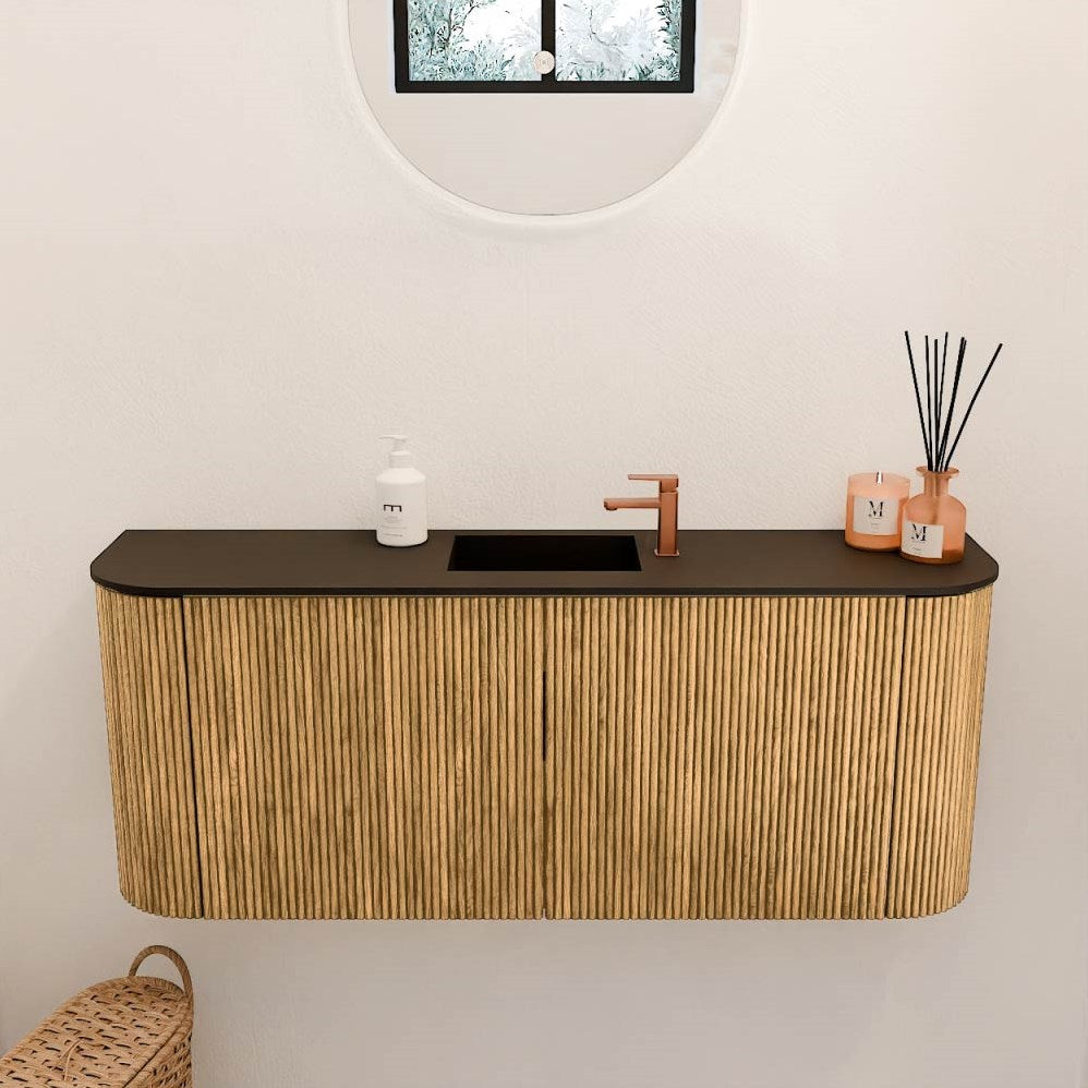 JOYA 103,2cm toiletmeubel ronding links + rechts kleur Oak. Wastafel FAYE positie Midden 1 kraangat kleur Urban.