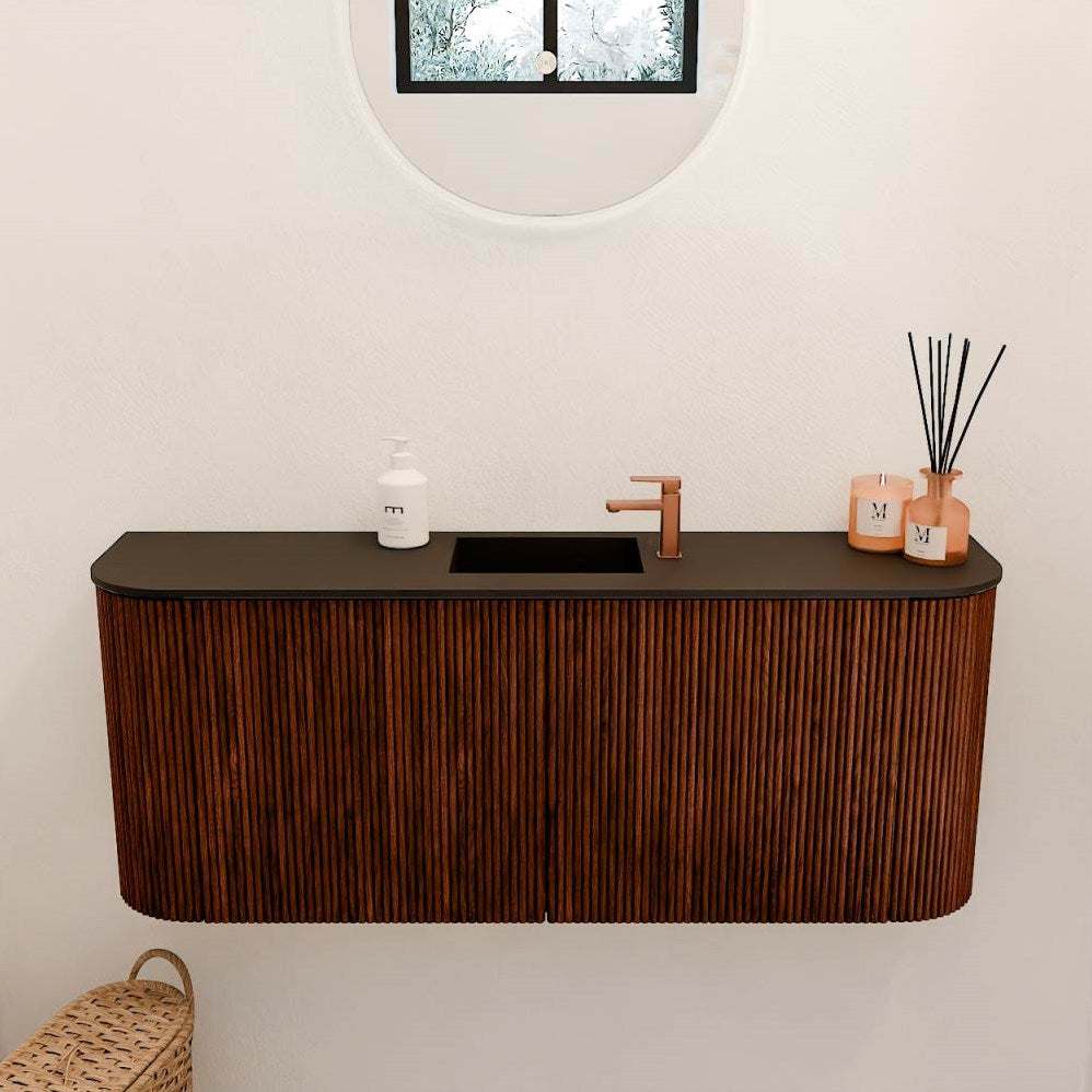 JOYA 103,2cm toiletmeubel ronding links + rechts kleur Ruby. Wastafel FAYE positie Midden 1 kraangat kleur Urban.