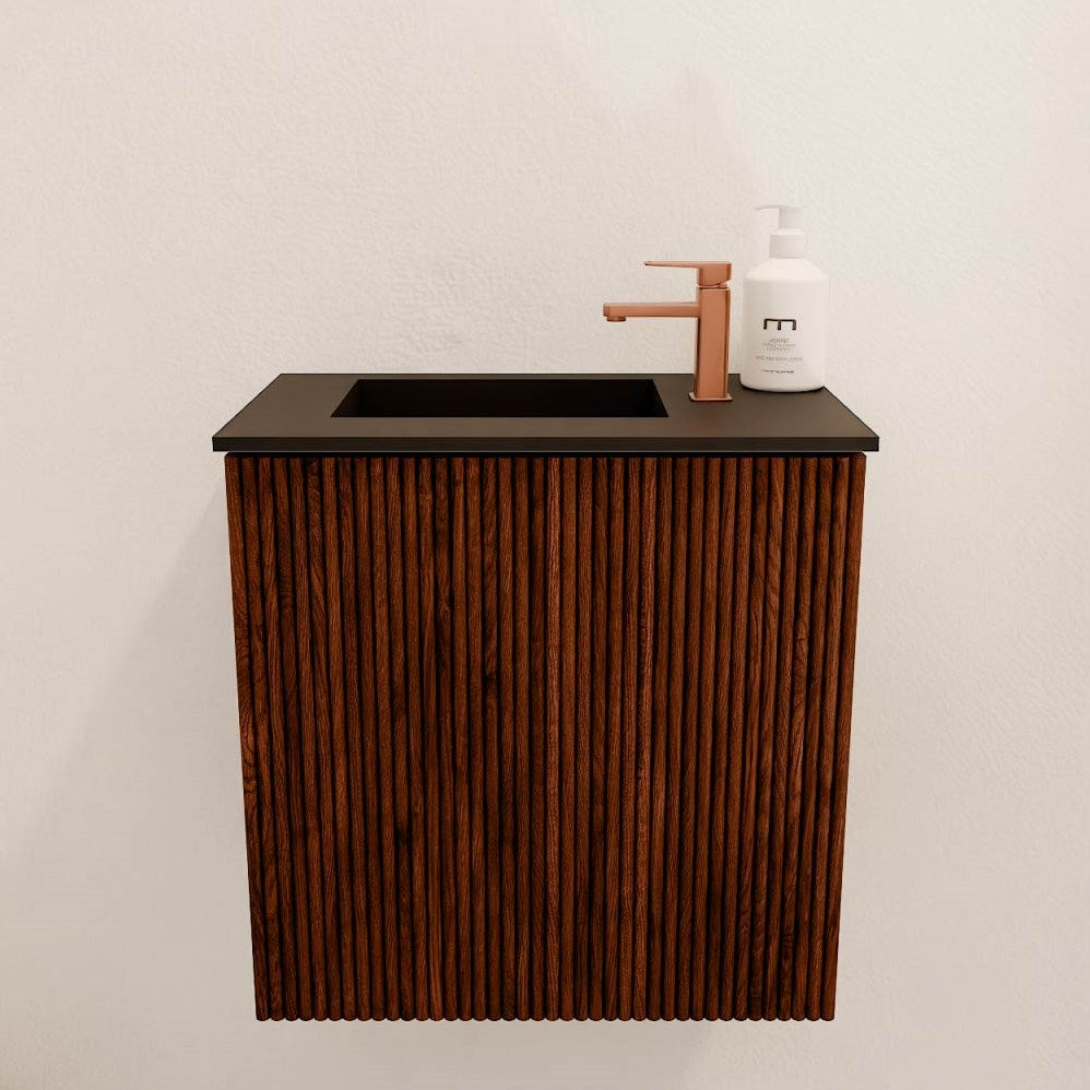 JOYA 40cm toiletmeubel kleur Ruby. Wastafel FAYE positie Links 1 kraangat kleur Urban.