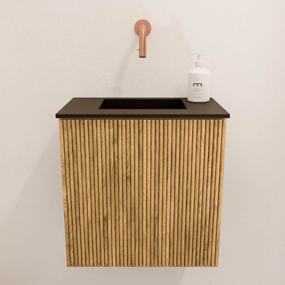 JOYA 40cm toiletmeubel kleur Oak. Wastafel FAYE positie Midden Zonder kraangat kleur Urban.