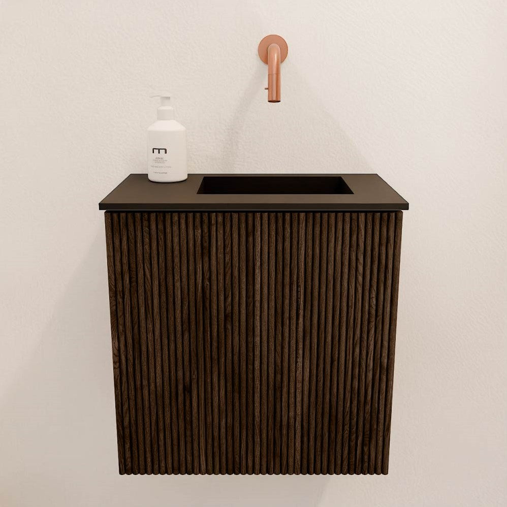 JOYA 40cm toiletmeubel kleur Walnut. Wastafel FAYE positie Rechts Zonder kraangat kleur Urban.