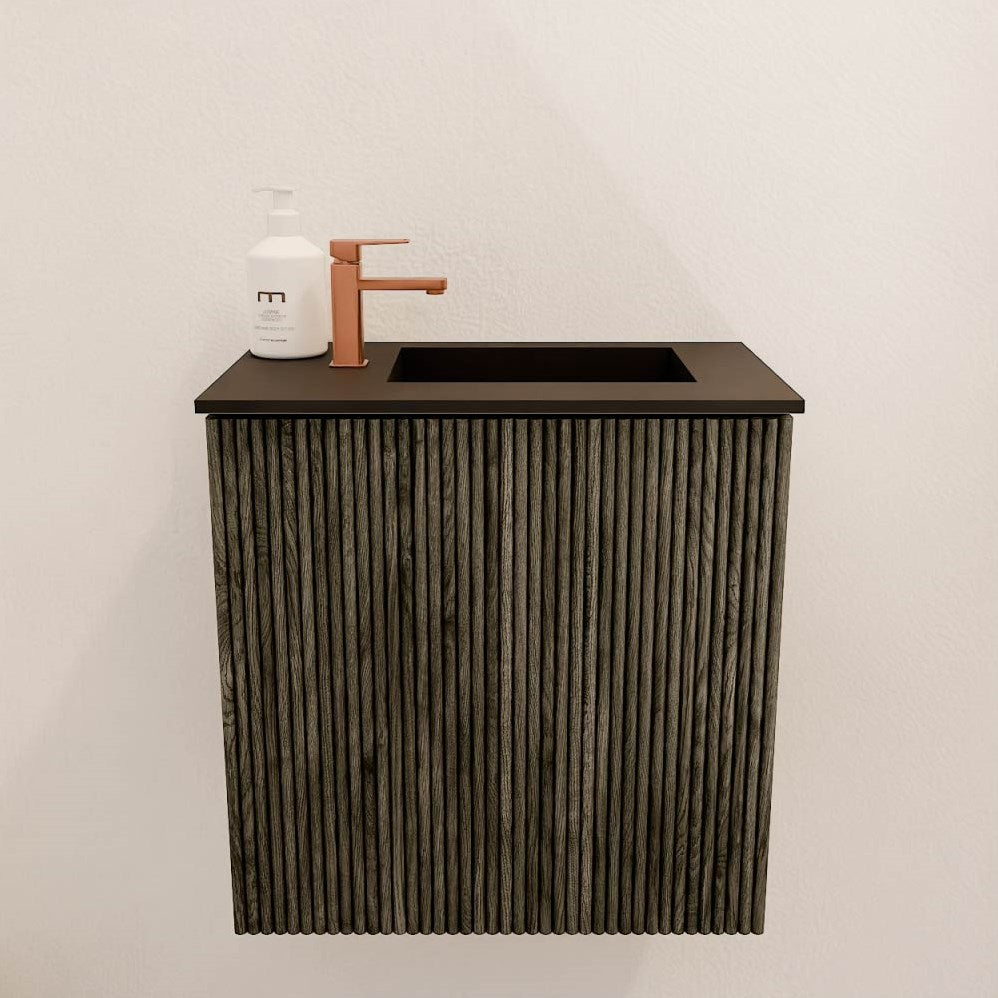 JOYA 40cm toiletmeubel kleur Shadow. Wastafel FAYE positie Rechts 1 kraangat kleur Urban.