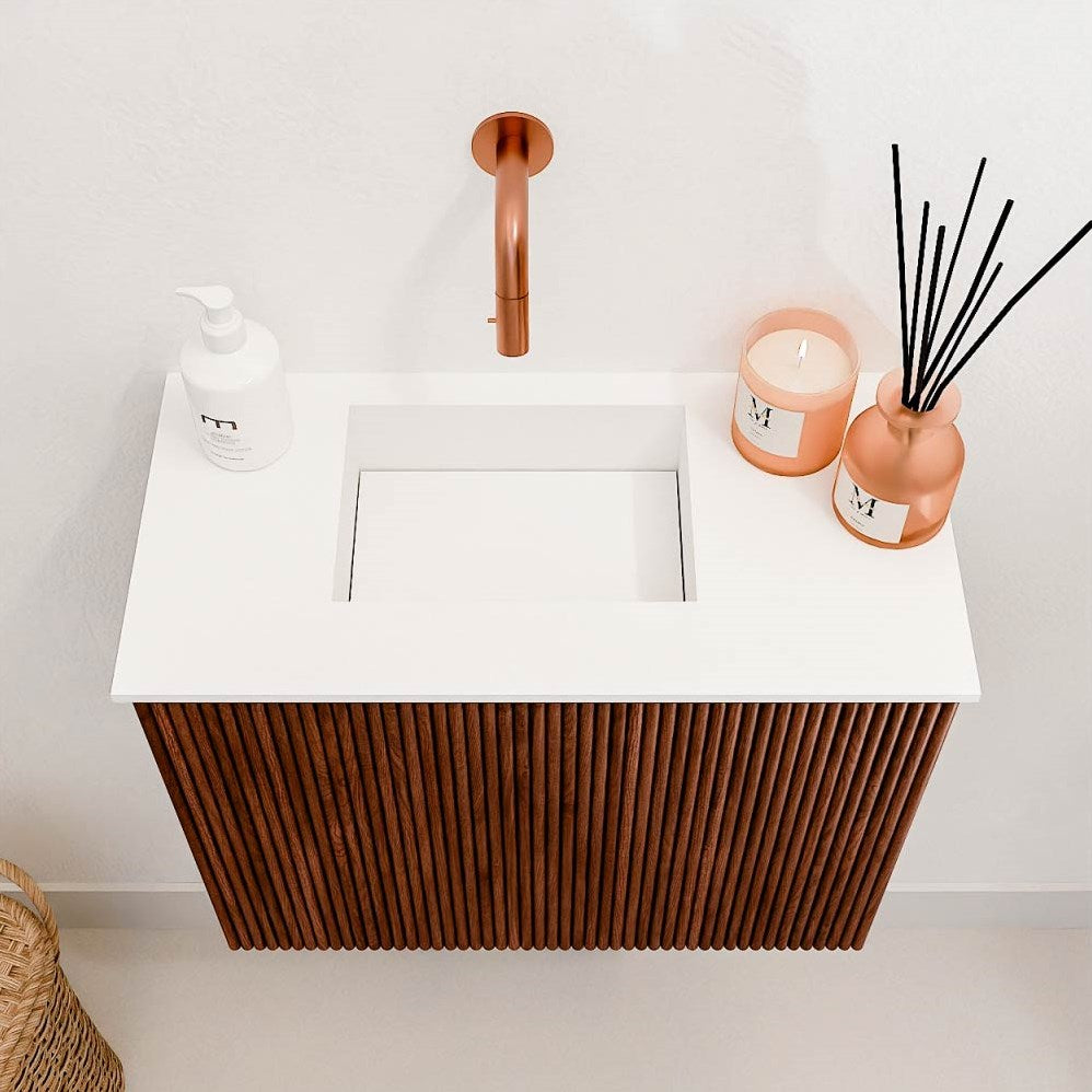JOYA 50cm toiletmeubel kleur Ruby. Wastafel FAYE positie Links Zonder kraangat kleur Talc.
