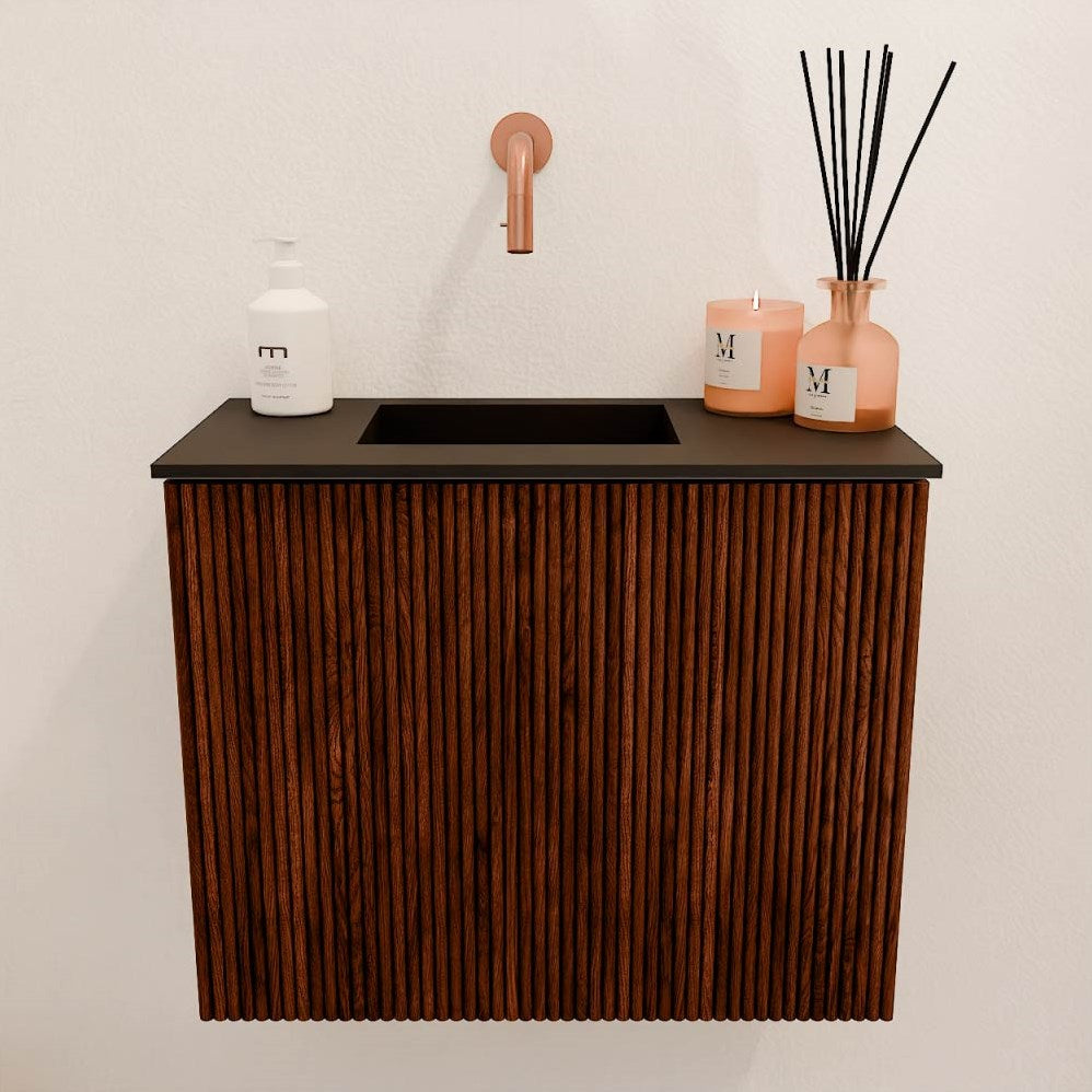 JOYA 50cm toiletmeubel kleur Ruby. Wastafel FAYE positie Links Zonder kraangat kleur Urban.