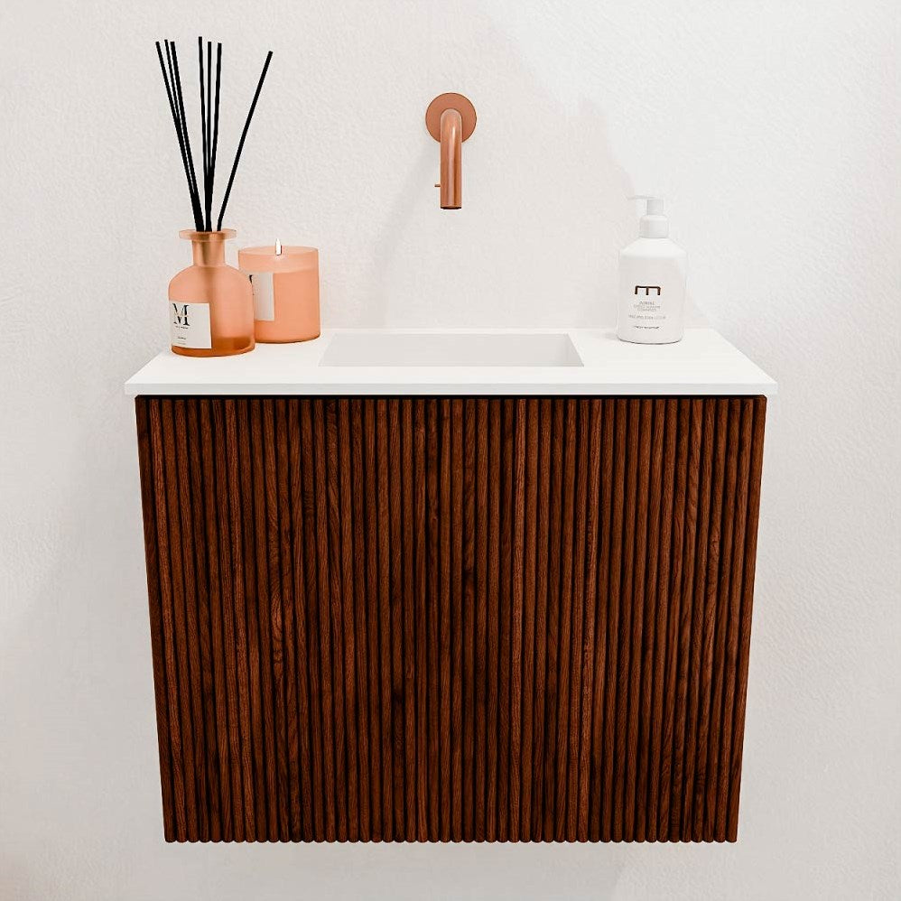 JOYA 50cm toiletmeubel kleur Ruby. Wastafel FAYE positie Midden Zonder kraangat kleur Talc.