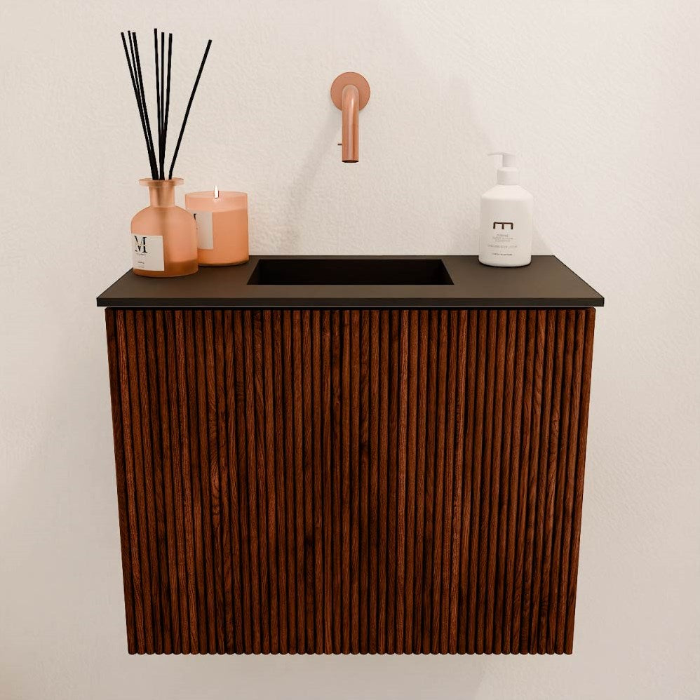 JOYA 50cm toiletmeubel kleur Ruby. Wastafel FAYE positie Midden Zonder kraangat kleur Urban.