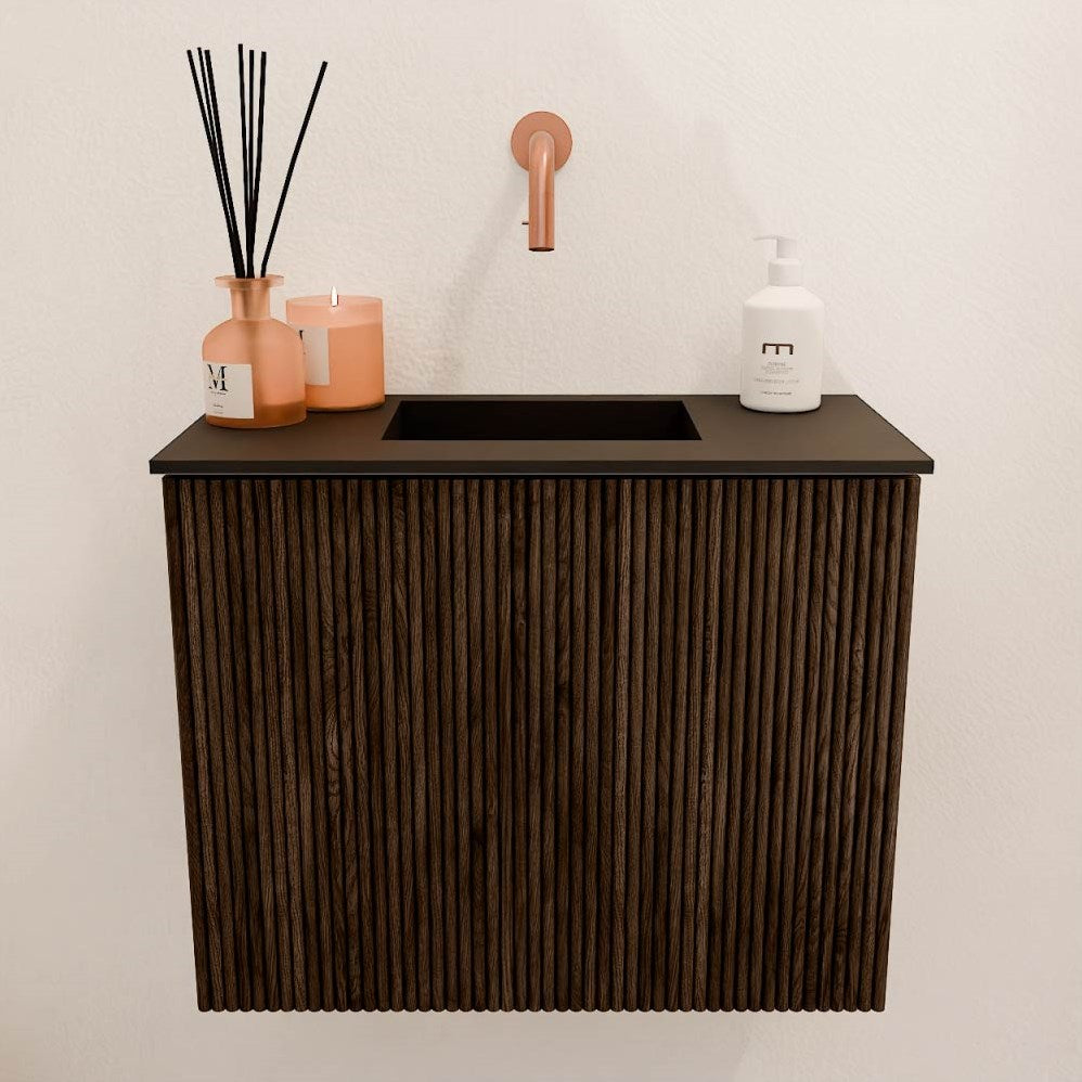 JOYA 50cm toiletmeubel kleur Walnut. Wastafel FAYE positie Midden Zonder kraangat kleur Urban.