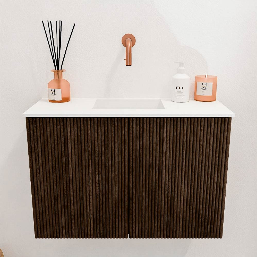 JOYA 60cm toiletmeubel kleur Walnut. Wastafel FAYE positie Midden Zonder kraangat kleur Talc.