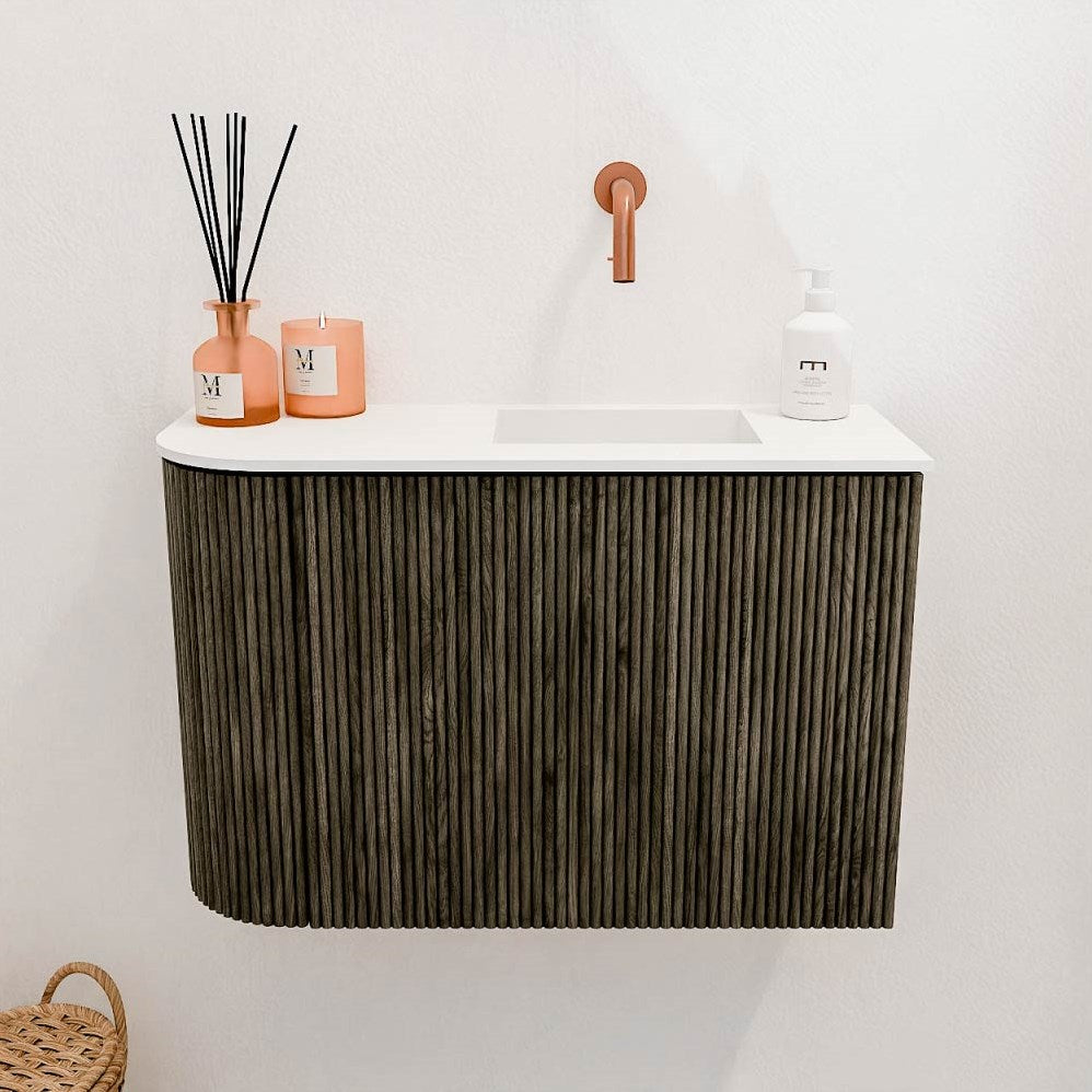 JOYA 61,6cm toiletmeubel ronding links kleur Shadow. Wastafel FAYE positie Rechts Zonder kraangat kleur Talc.
