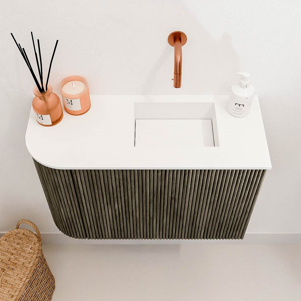 JOYA 61,6cm toiletmeubel ronding links kleur Shadow. Wastafel FAYE positie Rechts Zonder kraangat kleur Talc.