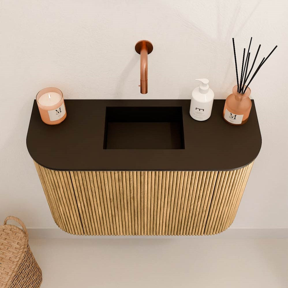 JOYA 63,2cm toiletmeubel ronding links + rechts kleur Oak. Wastafel FAYE positie Midden Zonder kraangat kleur Urban.