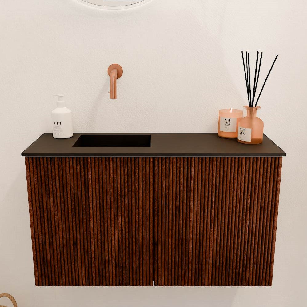 JOYA 70cm toiletmeubel kleur Ruby. Wastafel FAYE positie Links Zonder kraangat kleur Urban.
