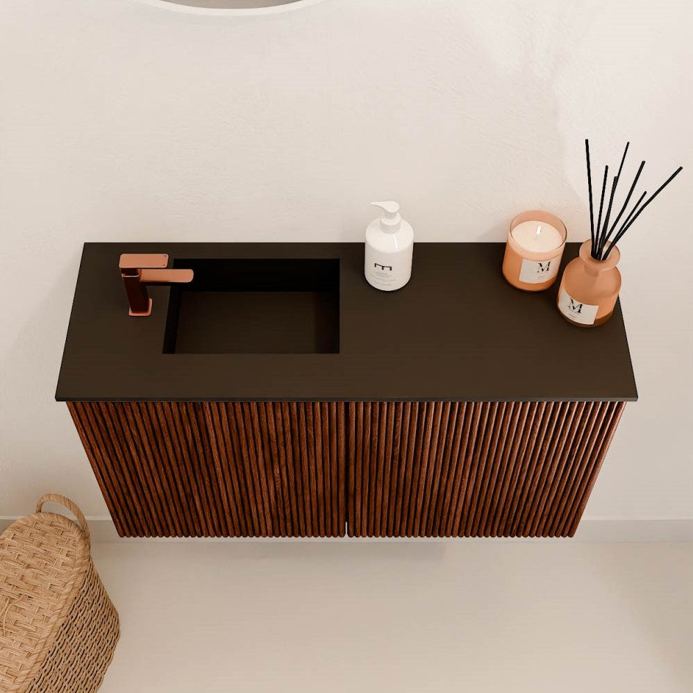 JOYA 70cm toiletmeubel kleur Ruby. Wastafel FAYE positie Links 1 kraangat kleur Urban.