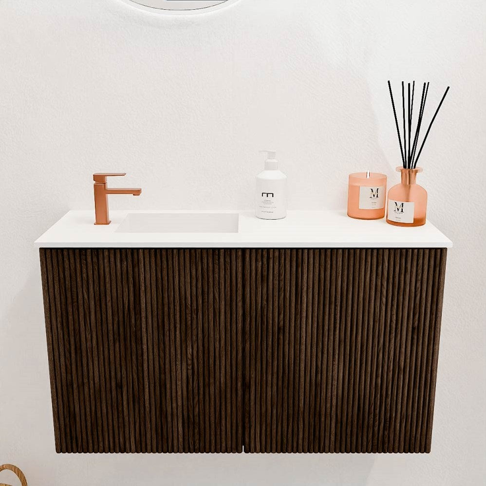 JOYA 70cm toiletmeubel kleur Walnut. Wastafel FAYE positie Links 1 kraangat kleur Talc.