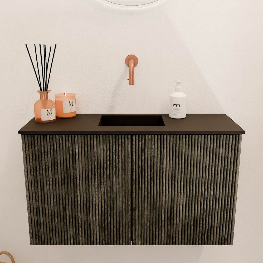 JOYA 70cm toiletmeubel kleur Shadow. Wastafel FAYE positie Midden Zonder kraangat kleur Urban.