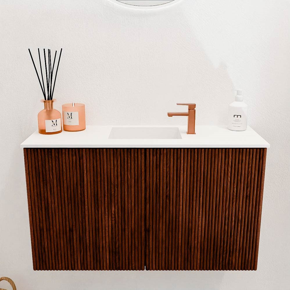 JOYA 70cm toiletmeubel kleur Ruby. Wastafel FAYE positie Midden 1 kraangat kleur Talc.
