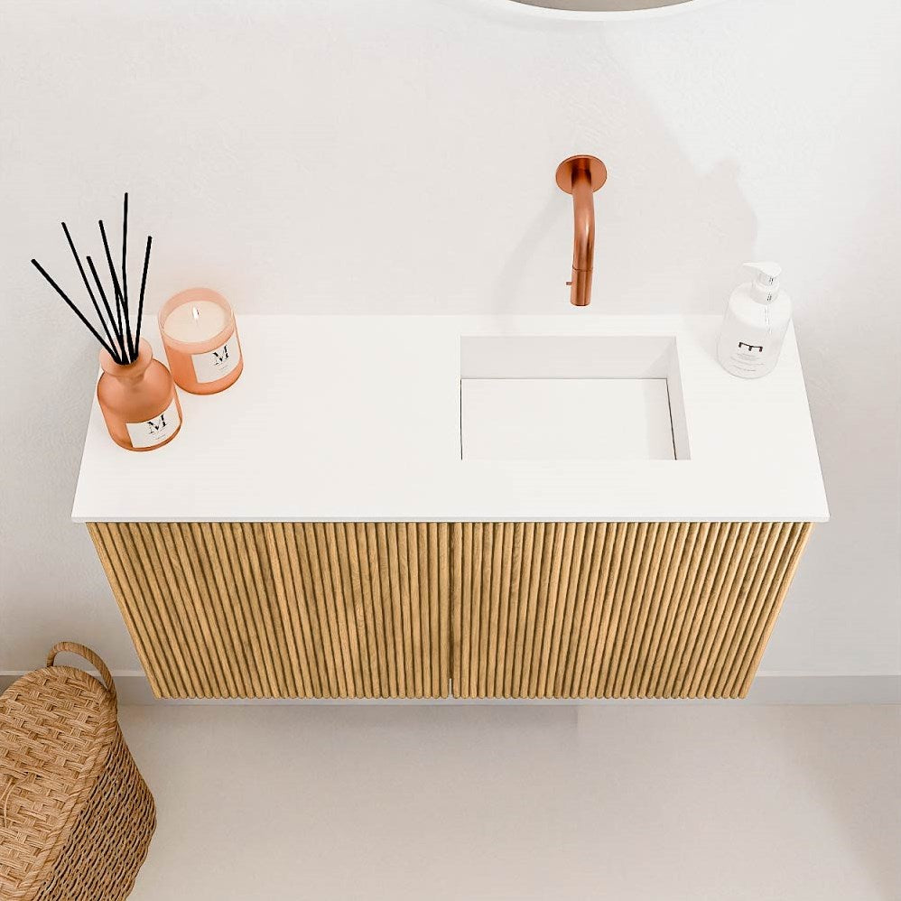 JOYA 70cm toiletmeubel kleur Oak. Wastafel FAYE positie Rechts Zonder kraangat kleur Talc.