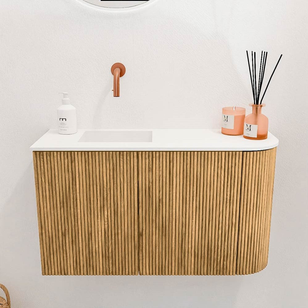 JOYA 71,6cm toiletmeubel ronding rechts kleur Oak. Wastafel FAYE positie Links Zonder kraangat kleur Talc.