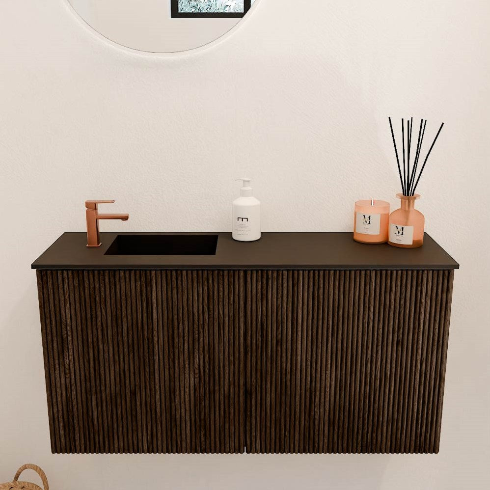JOYA 80cm toiletmeubel kleur Walnut. Wastafel FAYE positie Links 1 kraangat kleur Urban.