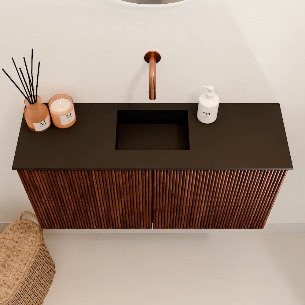 JOYA 80cm toiletmeubel kleur Ruby. Wastafel FAYE positie Midden Zonder kraangat kleur Urban.