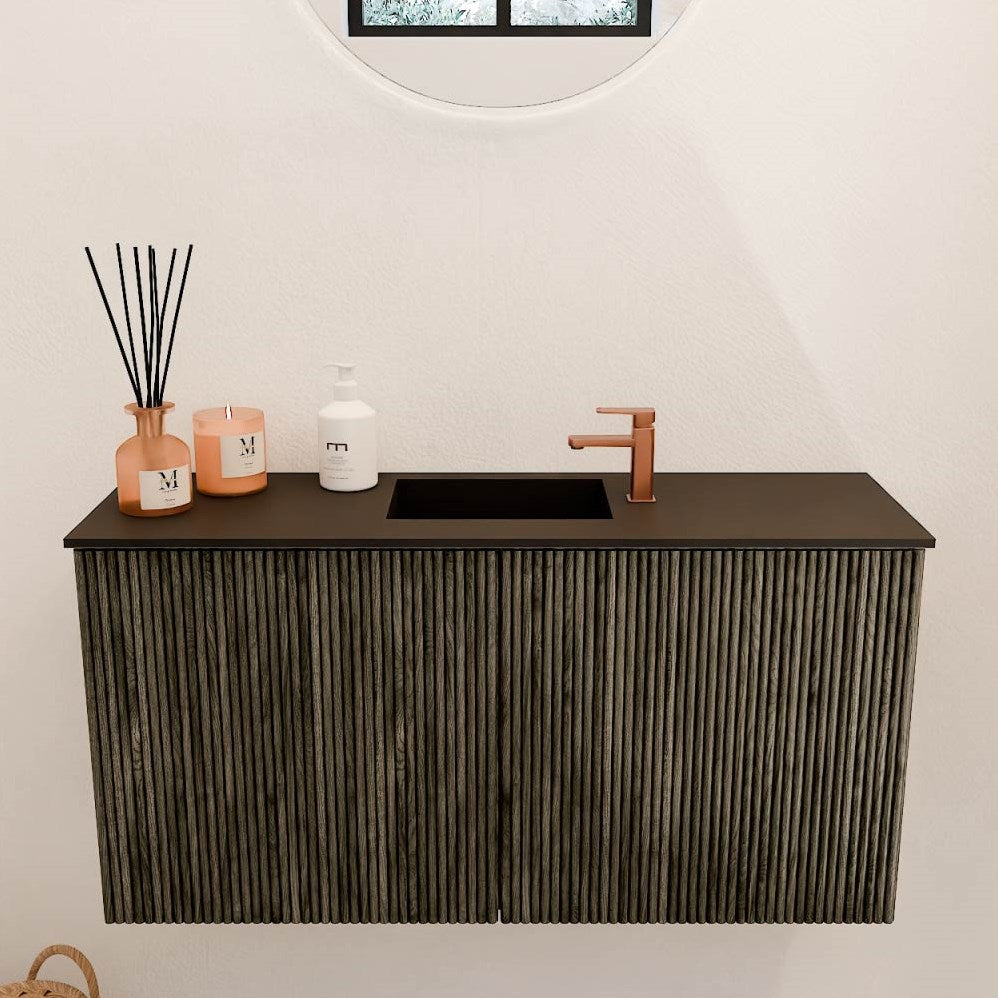 JOYA 80cm toiletmeubel kleur Shadow. Wastafel FAYE positie Midden 1 kraangat kleur Urban.