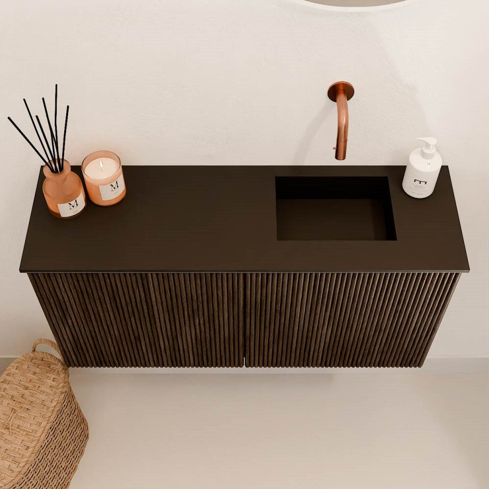 JOYA 80cm toiletmeubel kleur Walnut. Wastafel FAYE positie Rechts Zonder kraangat kleur Urban.