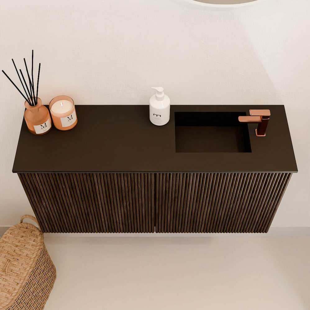 JOYA 80cm toiletmeubel kleur Walnut. Wastafel FAYE positie Rechts 1 kraangat kleur Urban.