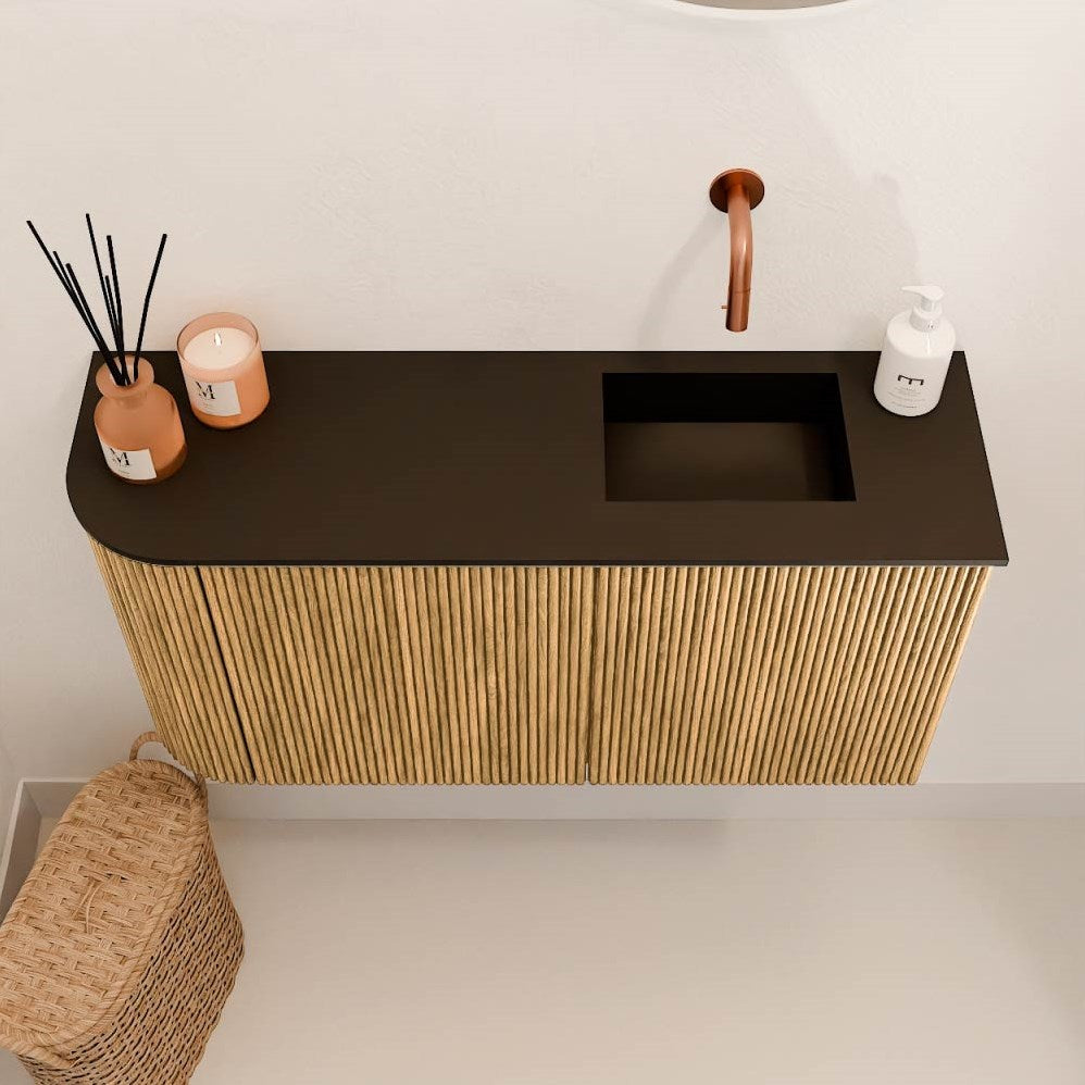JOYA 81,6cm toiletmeubel ronding links kleur Oak. Wastafel FAYE positie Rechts Zonder kraangat kleur Urban.
