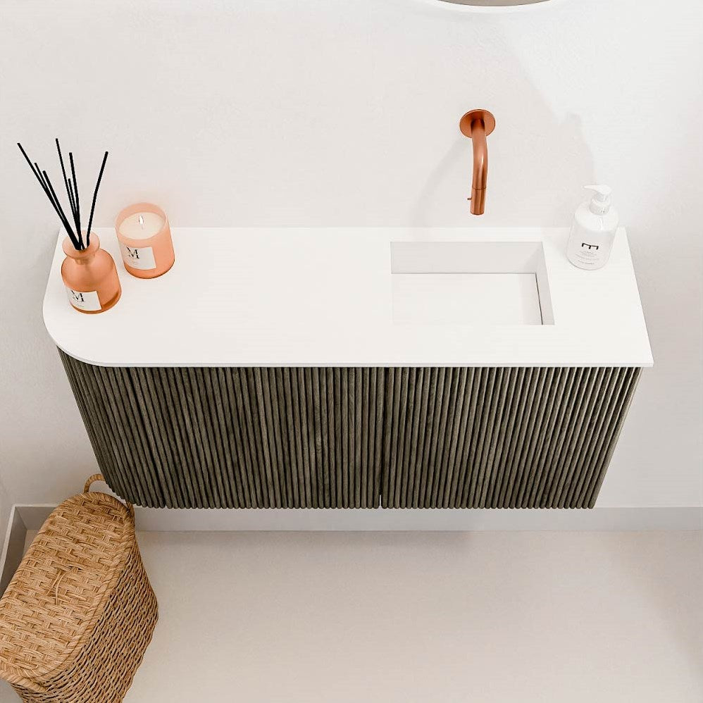 JOYA 81,6cm toiletmeubel ronding links kleur Shadow. Wastafel FAYE positie Rechts Zonder kraangat kleur Talc.