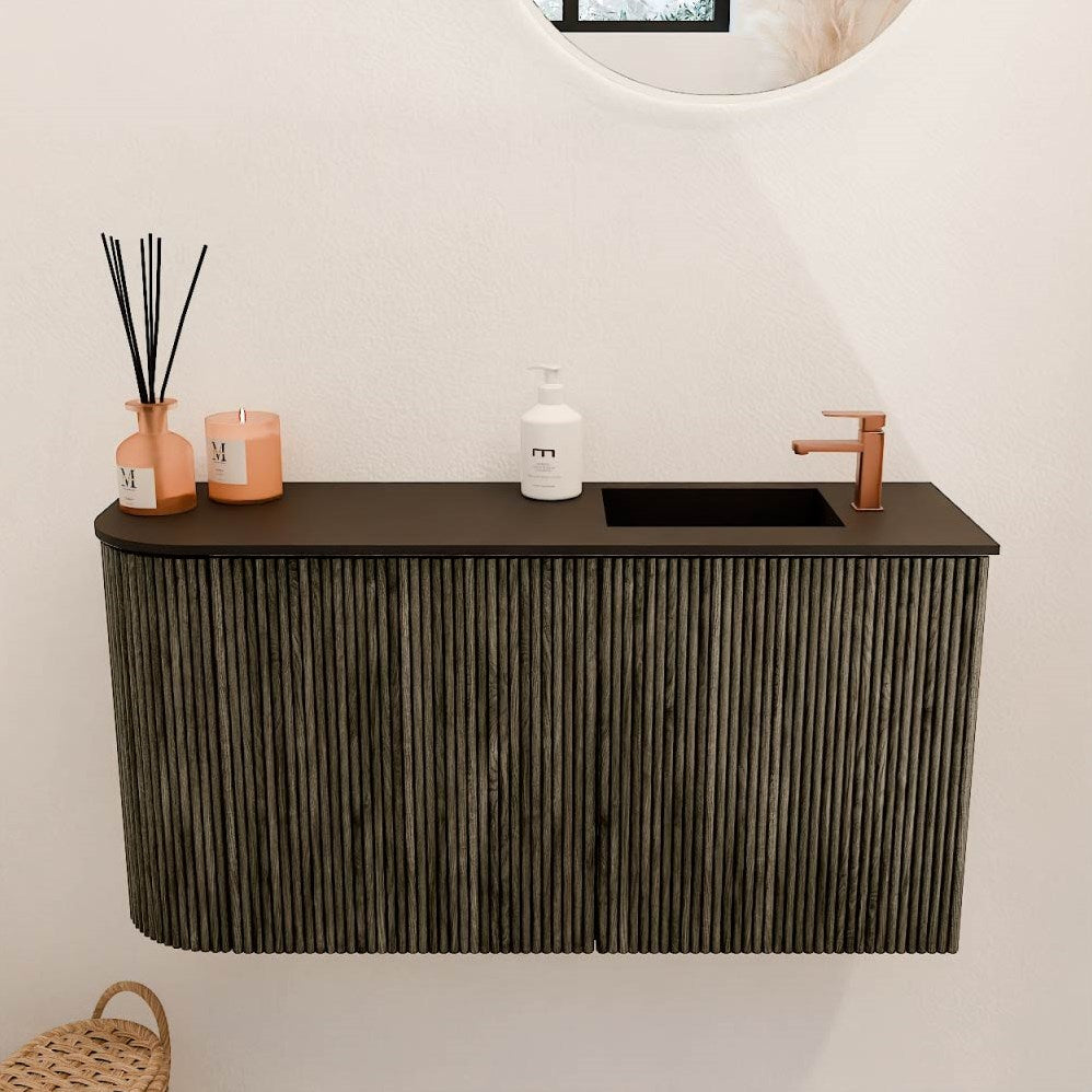 JOYA 81,6cm toiletmeubel ronding links kleur Shadow. Wastafel FAYE positie Rechts 1 kraangat kleur Urban.