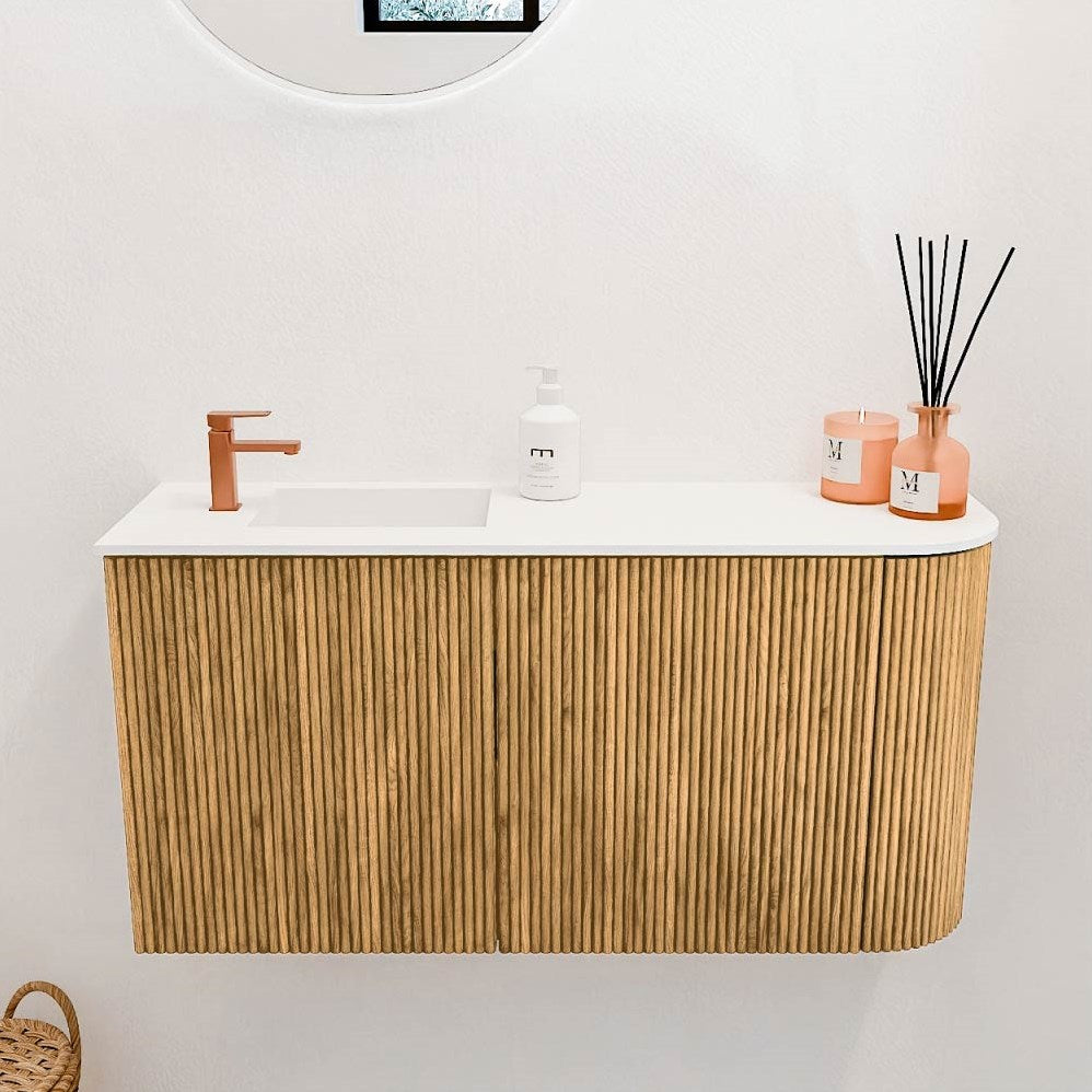 JOYA 81,6cm toiletmeubel ronding rechts kleur Oak. Wastafel FAYE positie Links 1 kraangat kleur Talc.